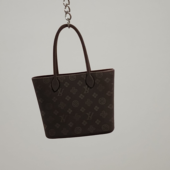 Louis Vuitton Neverful imitation keychain - Picture 2 of 7